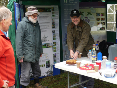 Millhoppers NR - Malcolm Hull cutting cake